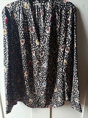 NIC+ZOE Black blouse  with Multicolor Spot Print